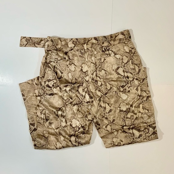 Banana Republic 100% Silk Cropped Cargo Pants, Size 10P Petite - NWT - Picture 3 of 6